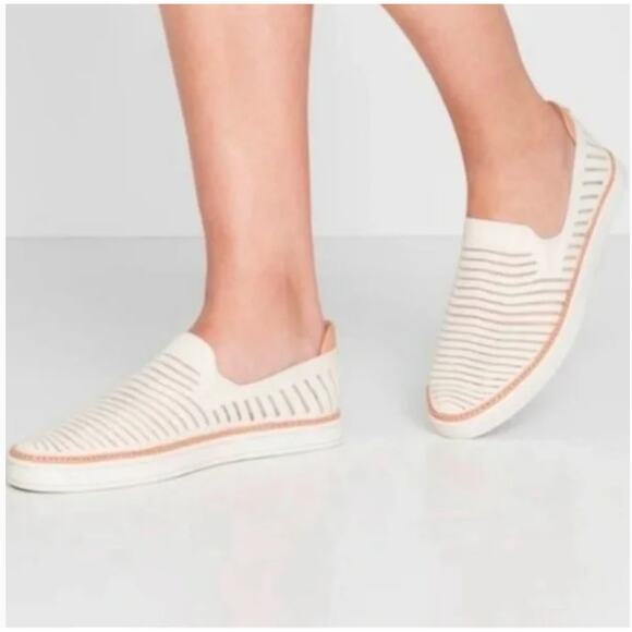 Ugg Sammy Breeze Slip On Sneakers 8 White Tan Flats Travel Beach Resort Cruise - Picture 2 of 11